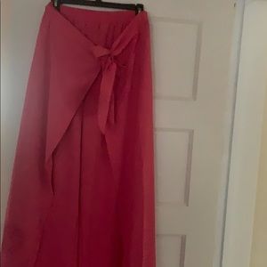 Pants with wide leg split